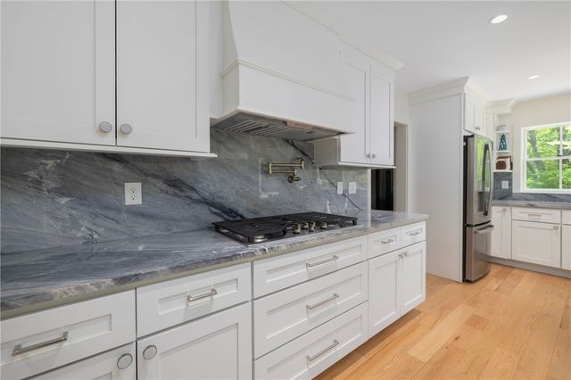 31 Wright Lane, Jamestown, RI 02835