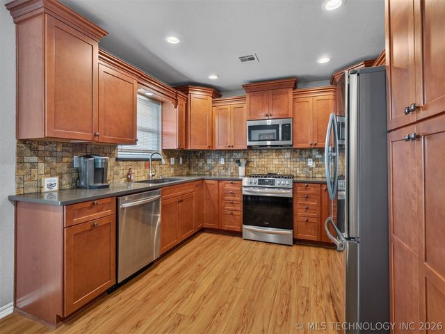 2931 Rodeo Drive, Claremore, OK 74017