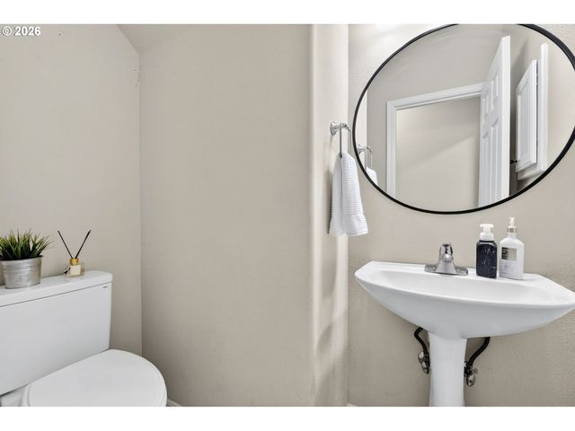 2676 Ne CHARLOIS Dr, Hillsboro, OR 97124