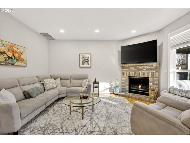 2676 Ne CHARLOIS Dr, Hillsboro, OR 97124