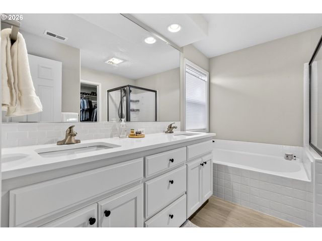 2676 Ne CHARLOIS Dr, Hillsboro, OR 97124