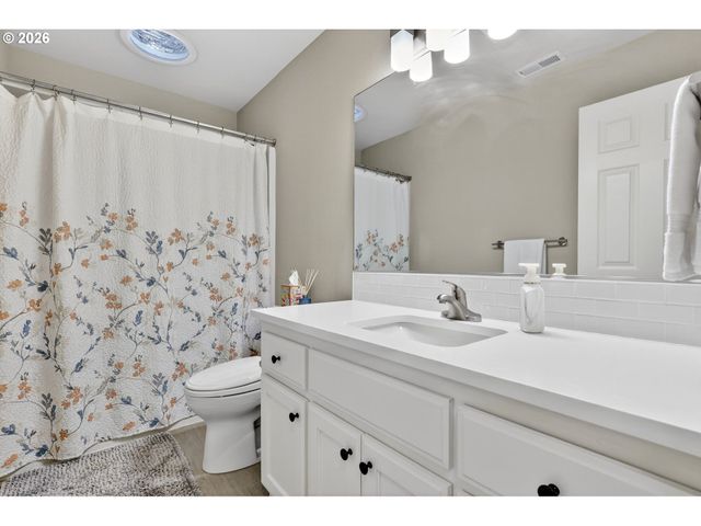 2676 Ne CHARLOIS Dr, Hillsboro, OR 97124