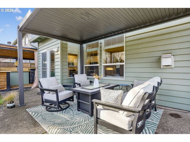 2676 Ne CHARLOIS Dr, Hillsboro, OR 97124