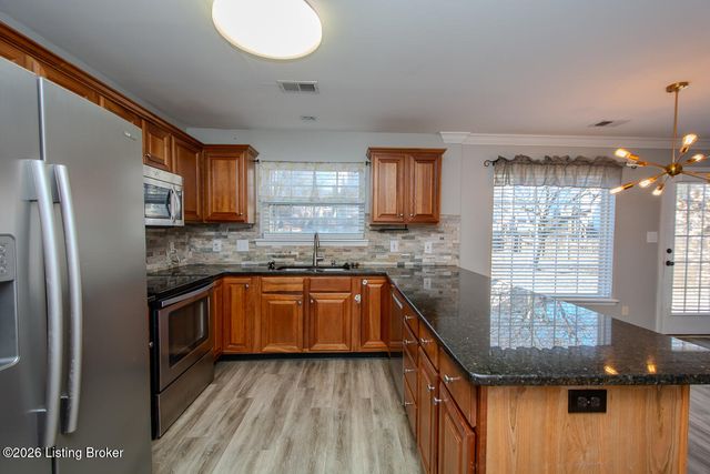 5206 Charlbury Ct, Louisville, KY 40241