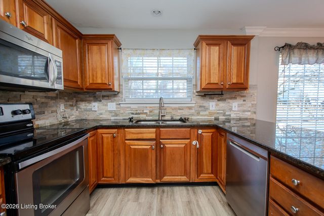 5206 Charlbury Ct, Louisville, KY 40241