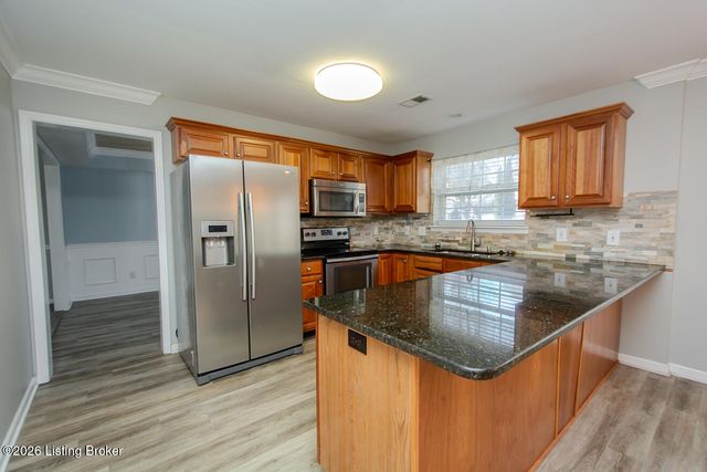 5206 Charlbury Ct, Louisville, KY 40241