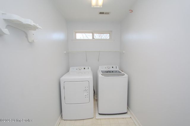 5206 Charlbury Ct, Louisville, KY 40241