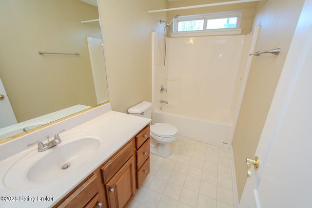 5206 Charlbury Ct, Louisville, KY 40241