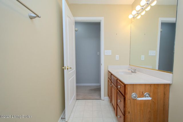 5206 Charlbury Ct, Louisville, KY 40241