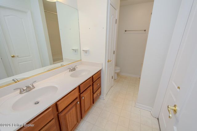 5206 Charlbury Ct, Louisville, KY 40241