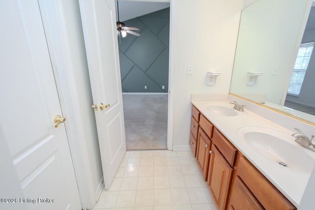 5206 Charlbury Ct, Louisville, KY 40241