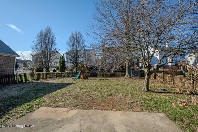 5206 Charlbury Ct, Louisville, KY 40241