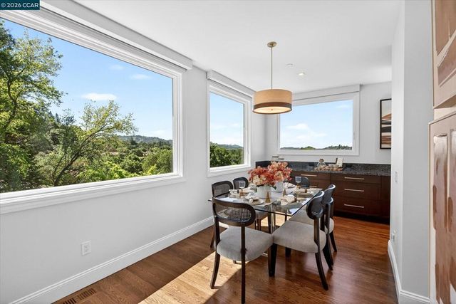 1 Gardiner Ct, Orinda, CA 94563