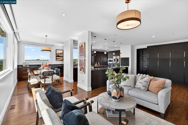 1 Gardiner Ct, Orinda, CA 94563