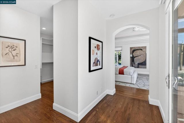 1 Gardiner Ct, Orinda, CA 94563