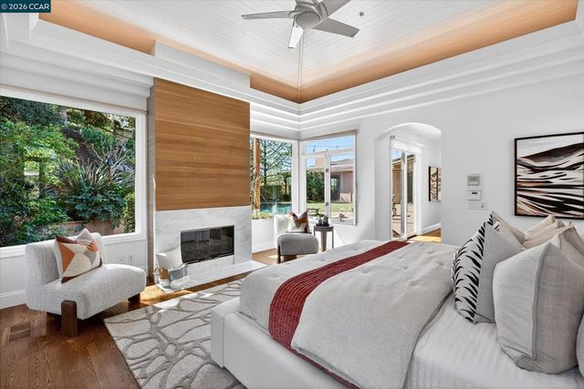 1 Gardiner Ct, Orinda, CA 94563