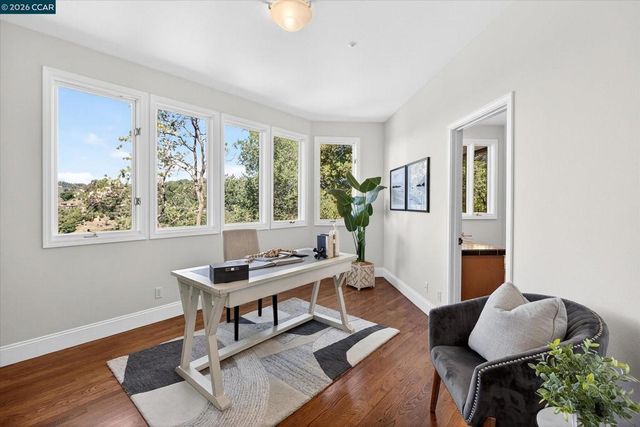 1 Gardiner Ct, Orinda, CA 94563