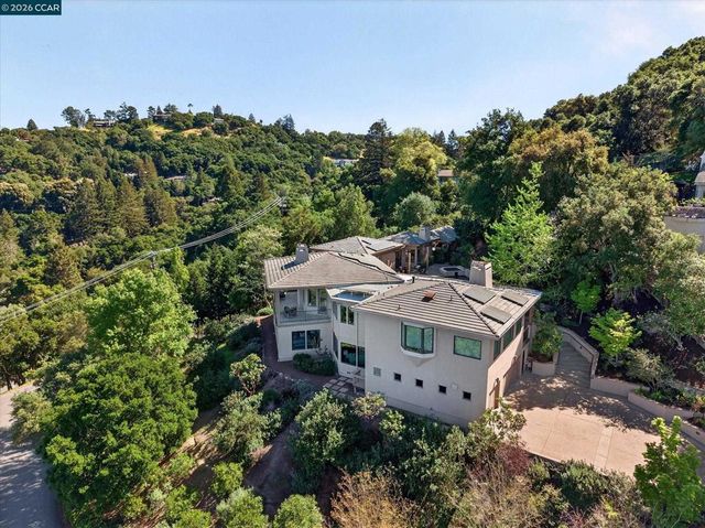 1 Gardiner Ct, Orinda, CA 94563