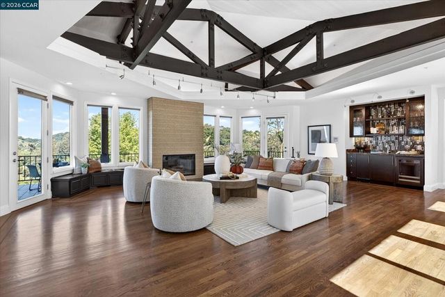 1 Gardiner Ct, Orinda, CA 94563