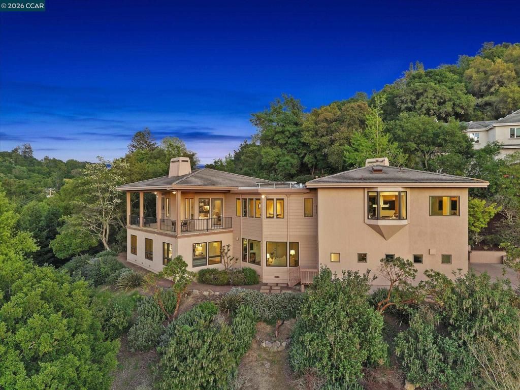 1 Gardiner Ct, Orinda, CA 94563