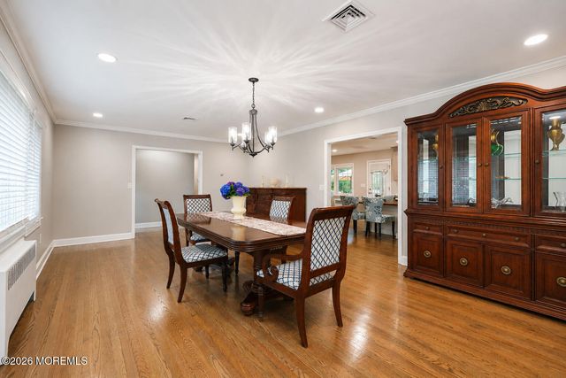 34 W Lincoln Circle, Red Bank, NJ 07701