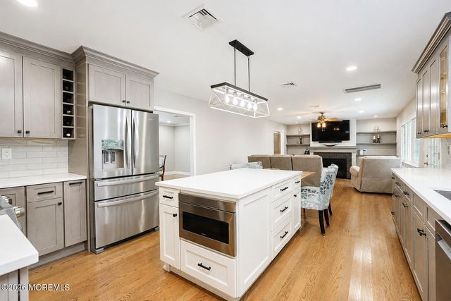 34 W Lincoln Circle, Red Bank, NJ 07701