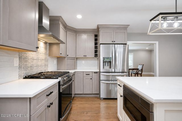 34 W Lincoln Circle, Red Bank, NJ 07701