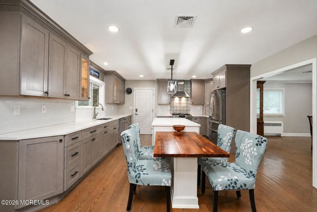 34 W Lincoln Circle, Red Bank, NJ 07701