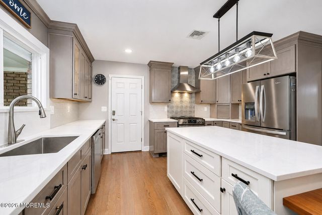 34 W Lincoln Circle, Red Bank, NJ 07701