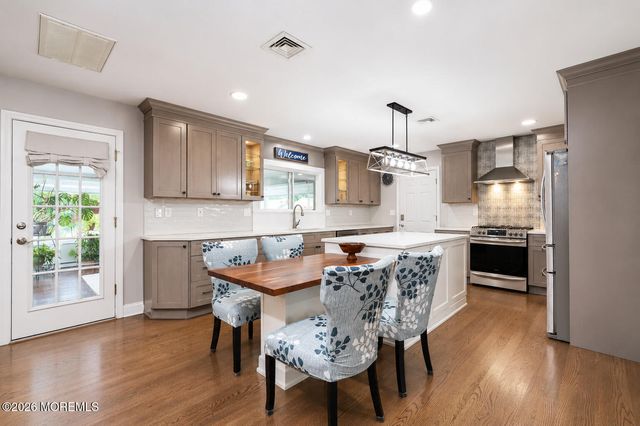 34 W Lincoln Circle, Red Bank, NJ 07701