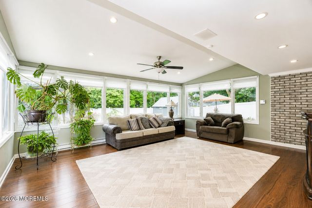 34 W Lincoln Circle, Red Bank, NJ 07701