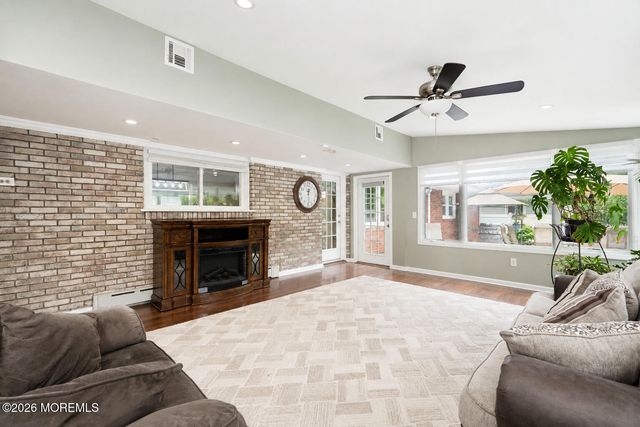 34 W Lincoln Circle, Red Bank, NJ 07701