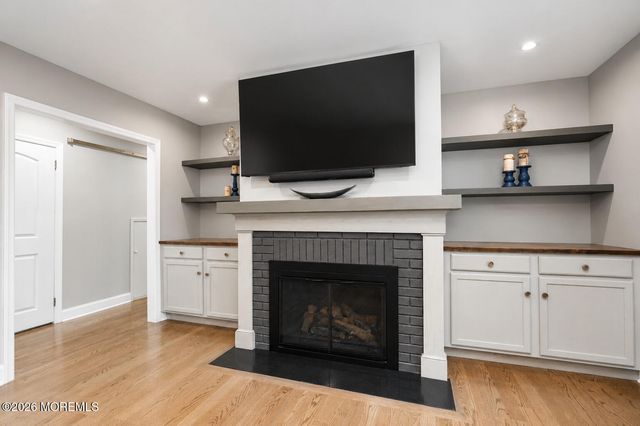 34 W Lincoln Circle, Red Bank, NJ 07701