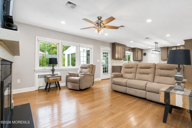34 W Lincoln Circle, Red Bank, NJ 07701