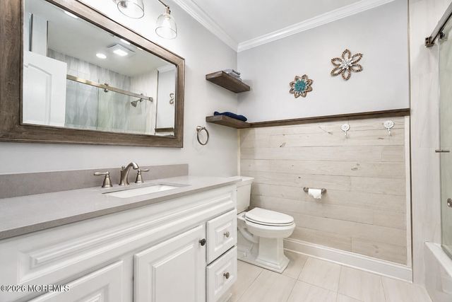 34 W Lincoln Circle, Red Bank, NJ 07701