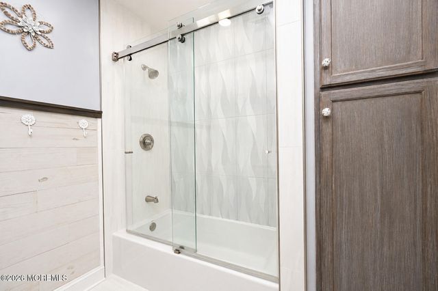 34 W Lincoln Circle, Red Bank, NJ 07701