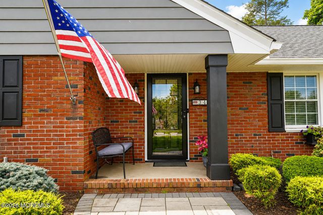 34 W Lincoln Circle, Red Bank, NJ 07701