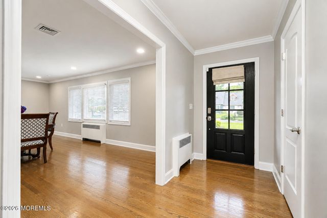 34 W Lincoln Circle, Red Bank, NJ 07701