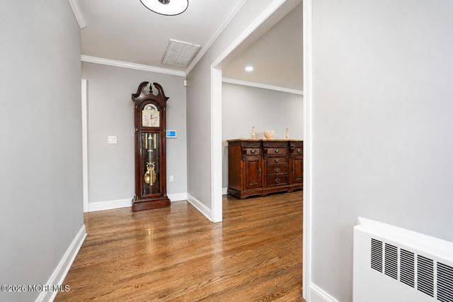 34 W Lincoln Circle, Red Bank, NJ 07701