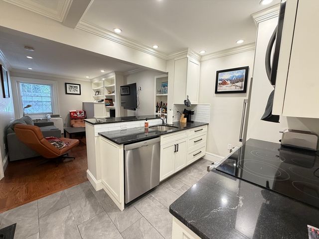 20 Lime Street 3, Boston, MA 02108
