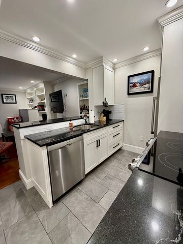 20 Lime Street 3, Boston, MA 02108
