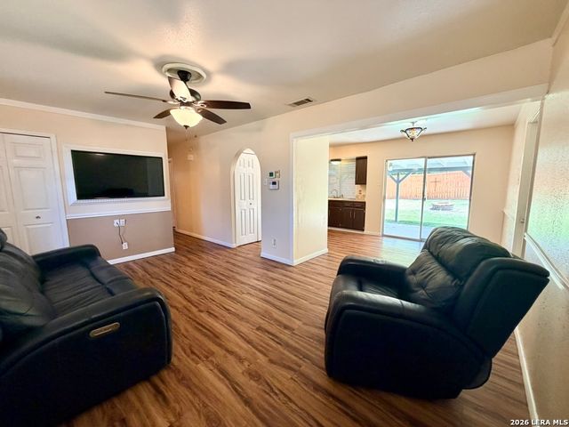 7426 MOUNTAIN OAK TRL, Live Oak, TX 78233