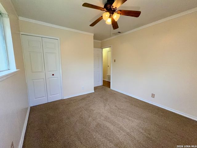 7426 MOUNTAIN OAK TRL, Live Oak, TX 78233