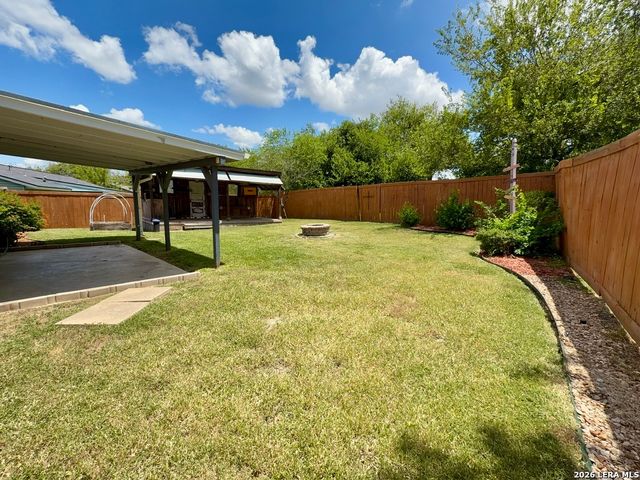 7426 MOUNTAIN OAK TRL, Live Oak, TX 78233