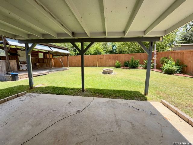 7426 MOUNTAIN OAK TRL, Live Oak, TX 78233