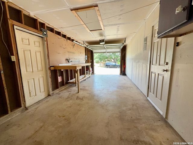 7426 MOUNTAIN OAK TRL, Live Oak, TX 78233