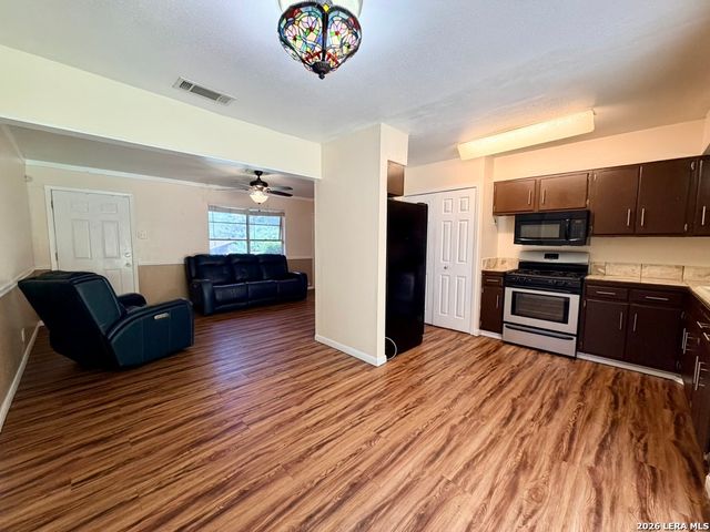 7426 MOUNTAIN OAK TRL, Live Oak, TX 78233
