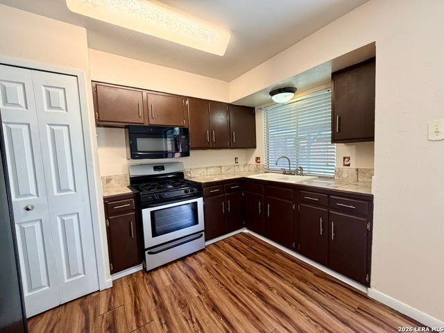 7426 MOUNTAIN OAK TRL, Live Oak, TX 78233