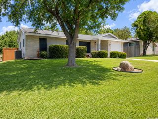 7426 MOUNTAIN OAK TRL, Live Oak, TX 78233