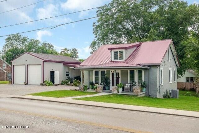 231 S Young St, Sparta, TN 38583